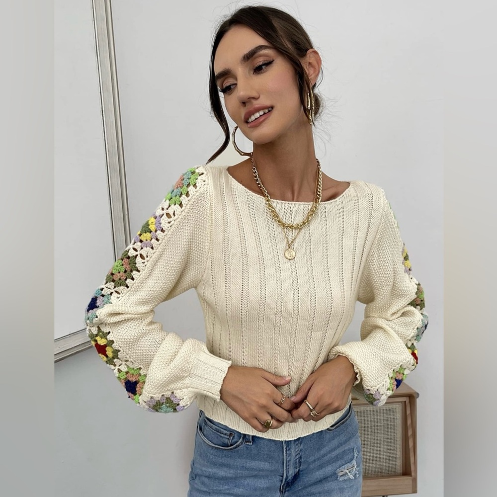 NEW Vintage Style Boho Women's Sweater With Crochet Flower Print Sleeves Size L